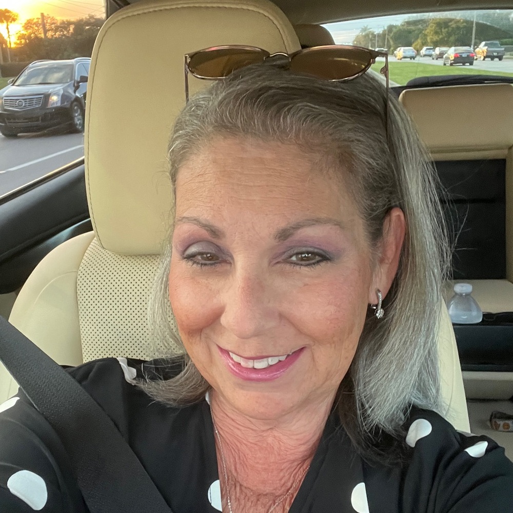 Meet your Posher, Leslie